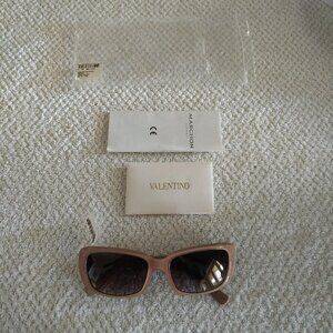 BRAND NEW WOMENS VALENTINO RECTANGULAR SUNGLASSES - NUDE COLOR WITH CARVED ROSES
